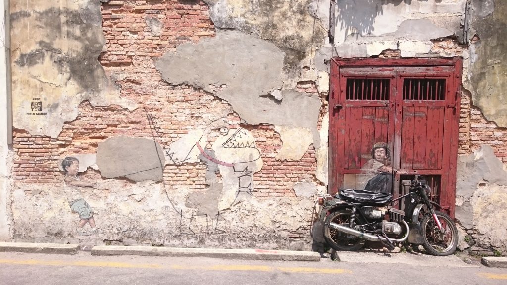 Chłopiec na motocyklu - jeden z najpopularniejszych murali w Georgetown